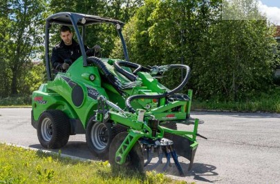 Kantentrimmer mit Wildkrautbürste