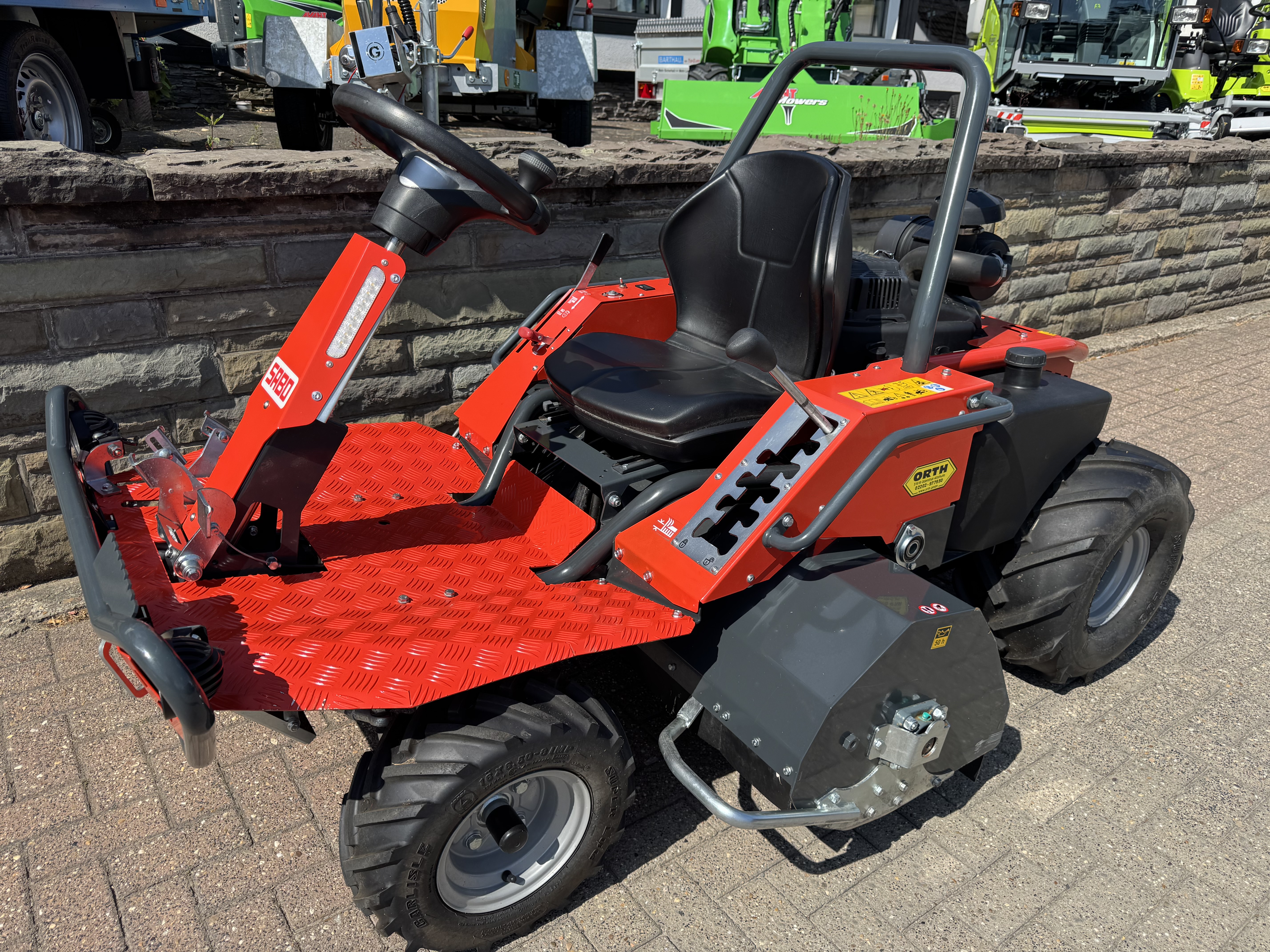 Gladiator 110 F AWD Vorführmaschine Aufsitz-Schlegelmulcher