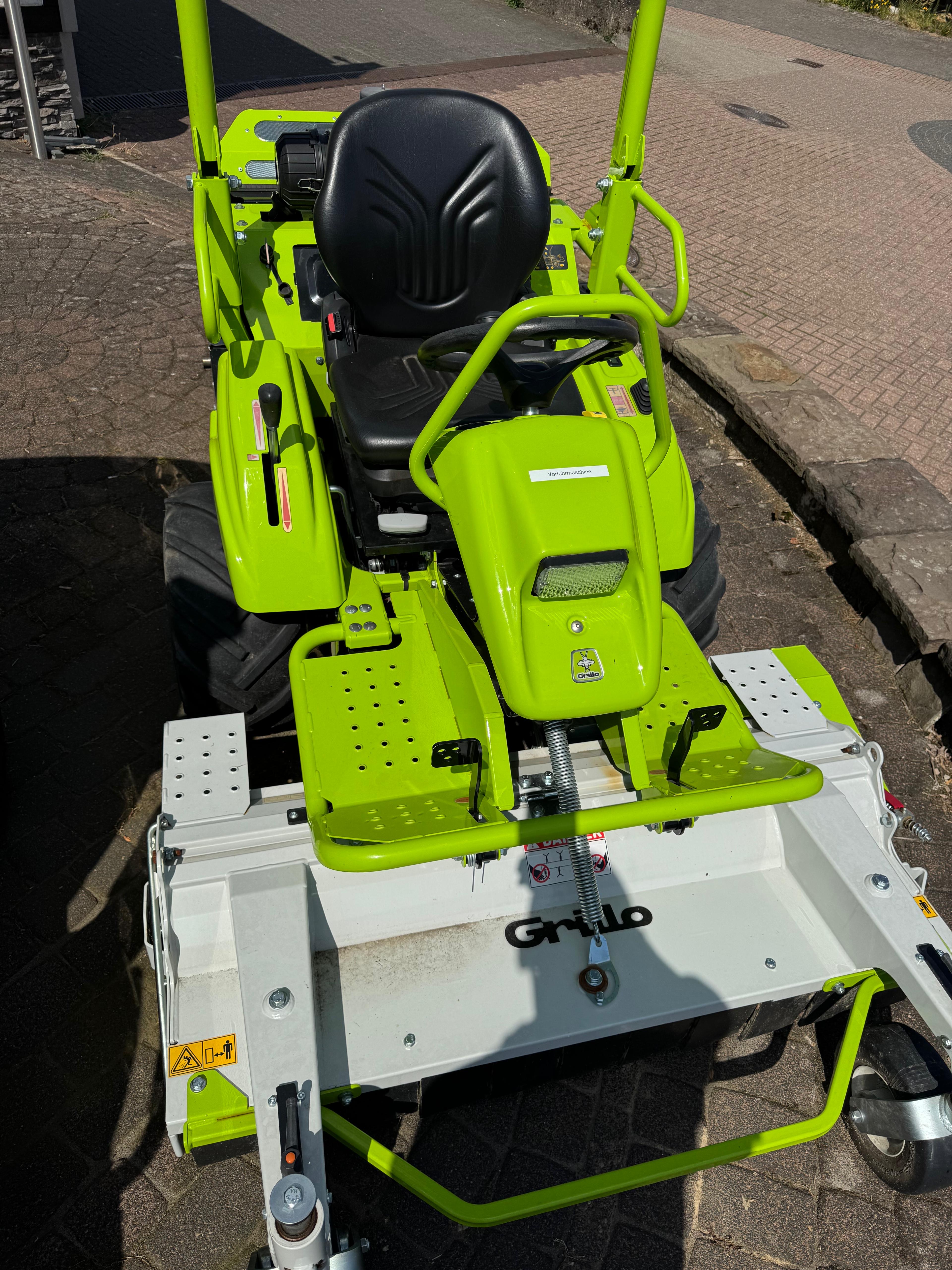 Grillo FK700 Front-Hochgrasmäher mit Schlegelmähwerk Gebrauchtmaschine