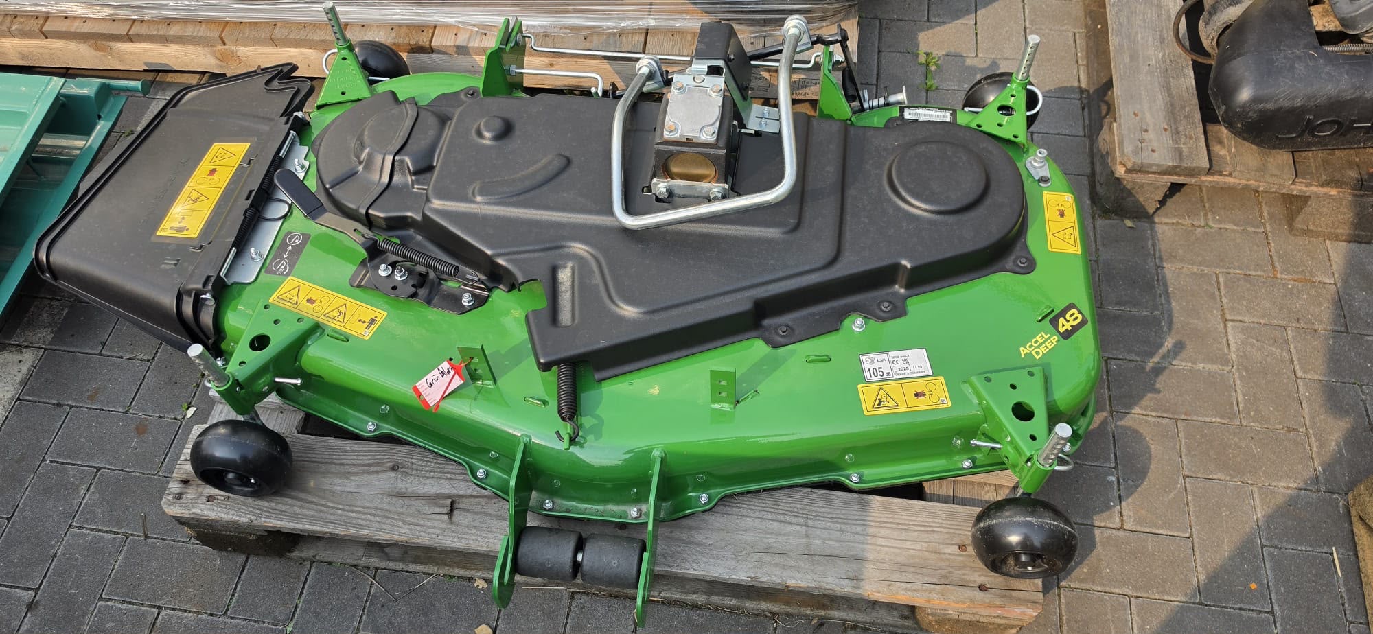 X948 inkl. Kehrmaschine und Mähwerk - junger gebrauchter John Deere Rasentraktor Diesel